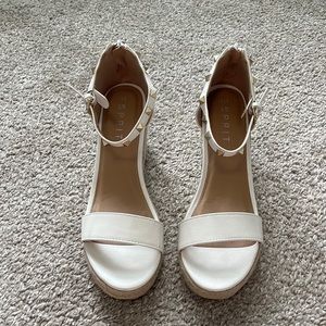 Esprit Romy white wedges size 8.5